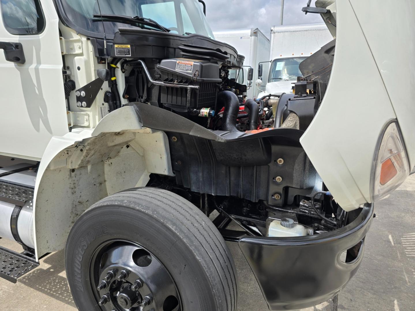 2016 WHITE /BLACK INTERNATIONAL 4300 with an CUMMINS ISB 6.7L 240HP engine, ALLISON 2500RDS AUTOMATIC transmission, located at 9172 North Fwy, Houston, TX, 77037, (713) 910-6868, 29.887470, -95.411903 - Photo#12